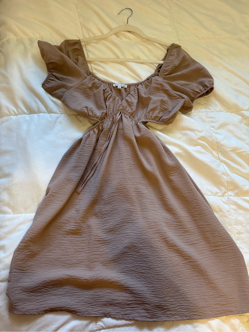 Love Tree Taupe Cutout Puff-Sleeve Midi Dress